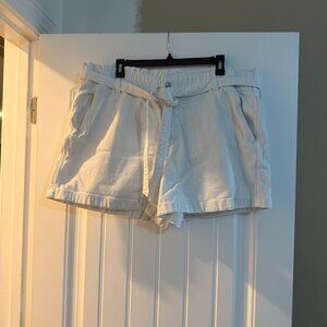 American Eagle Stretch Paper Bag Denim Mom Shorts (White)